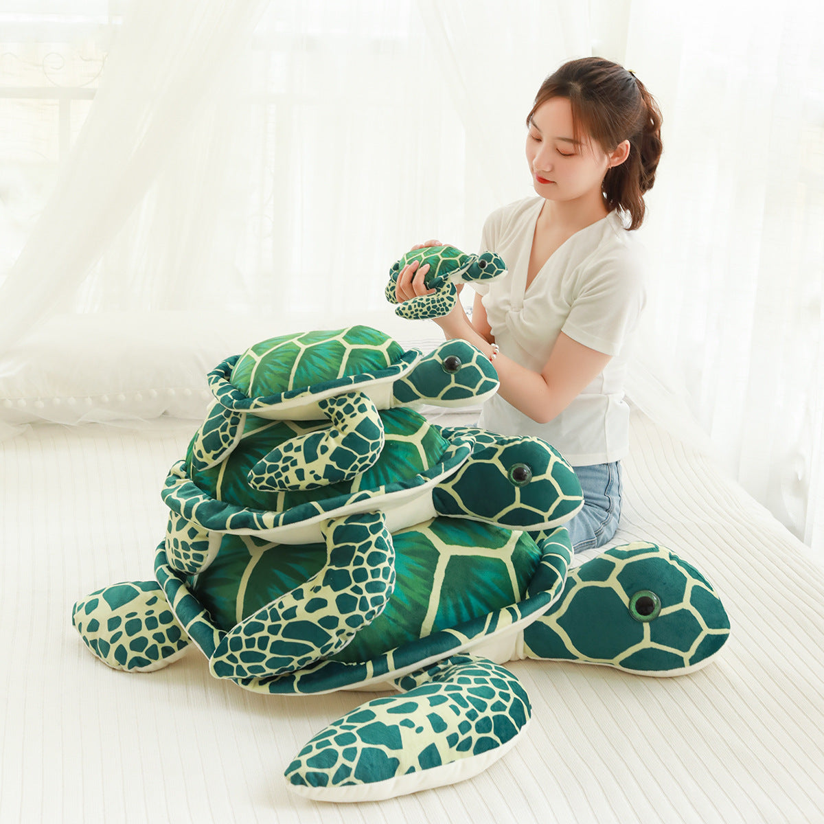 Big-eyed turtle plush toy