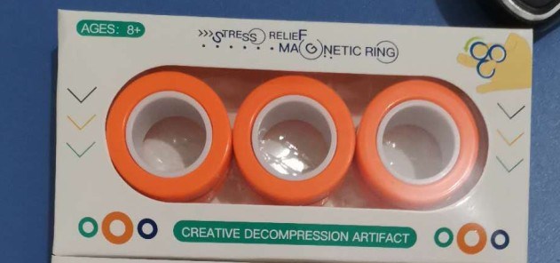 Magnetic finger rotating ring