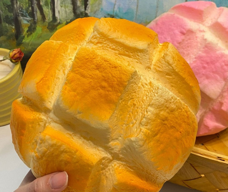 Slow Rebound Large Pineapple Bread Internet Celebrity Super Large Lava Bread Milk Flavor Super Soft Rebound Super Slow